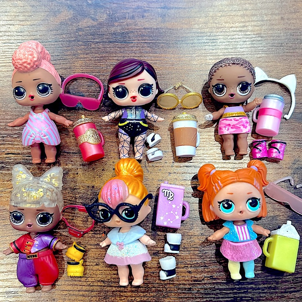 Lot of 6 bundle LOL Surprise dolls with clothes, cups & accessories